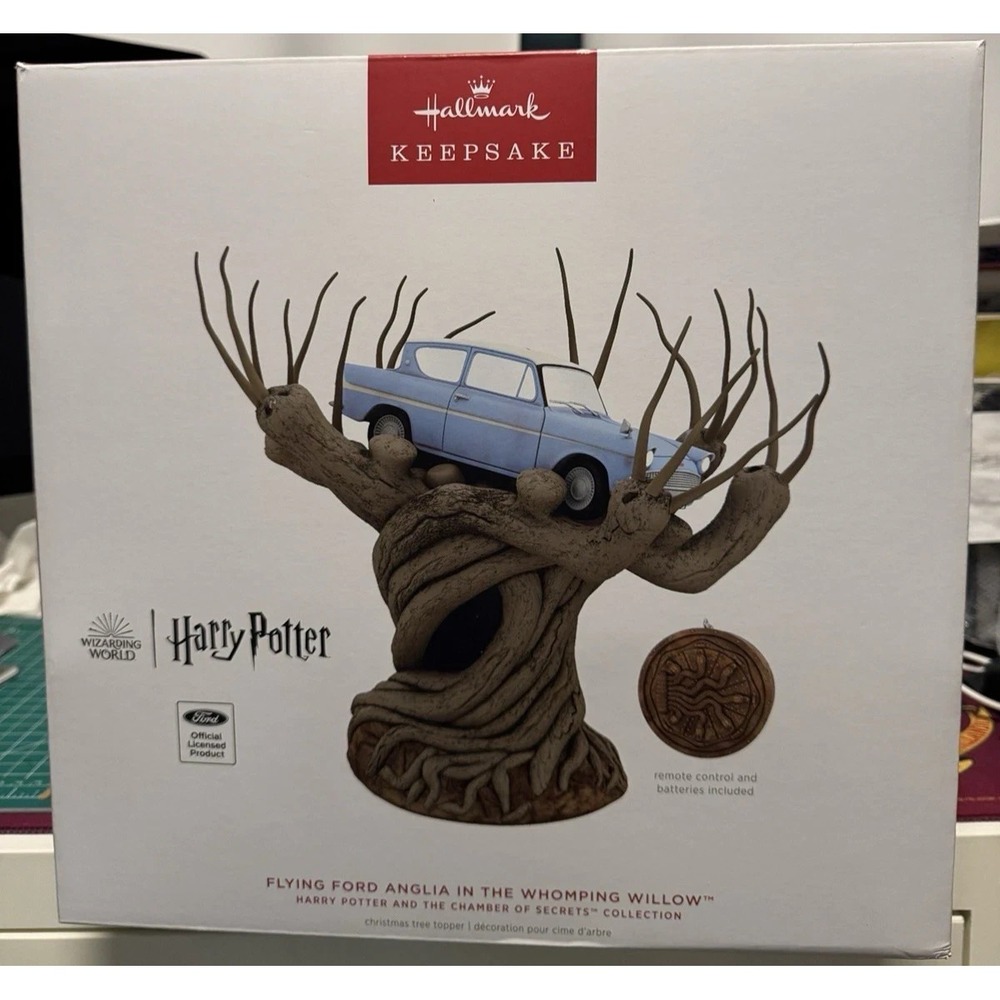 Hallmark Harry Potter Flying Ford Anglia‎ in the Whomping Willow Tree Topper